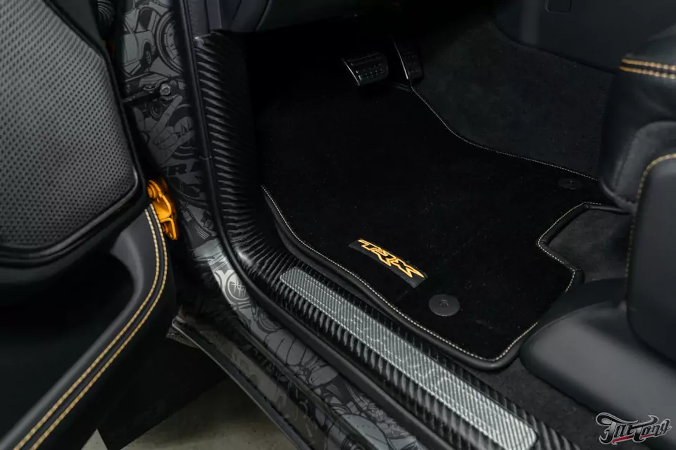 Что мы сделали с RAM TRX Hennessey Mammoth 1000?! Часть 5: процесс пошива, готовый салон и ремни безопасности